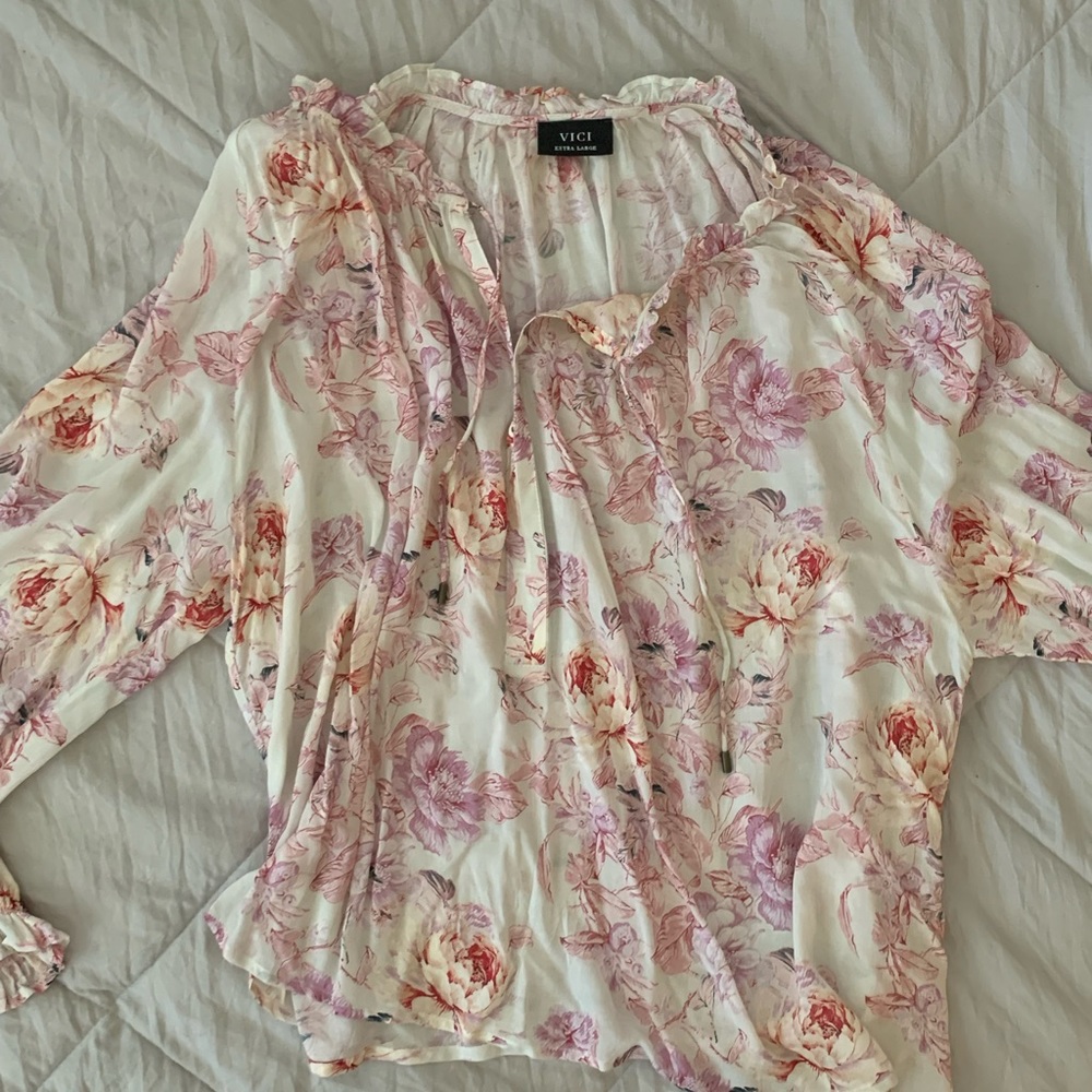 Beautiful VICI floral blouse XL